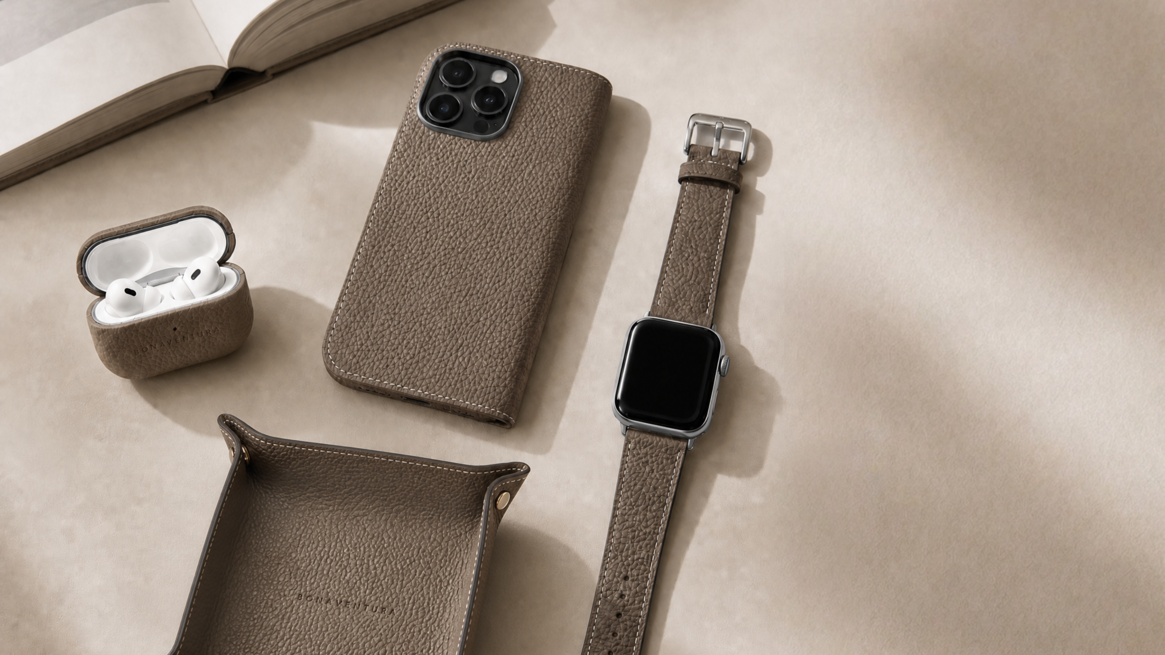 Etoupe leather accessories crafted from full-grain leather